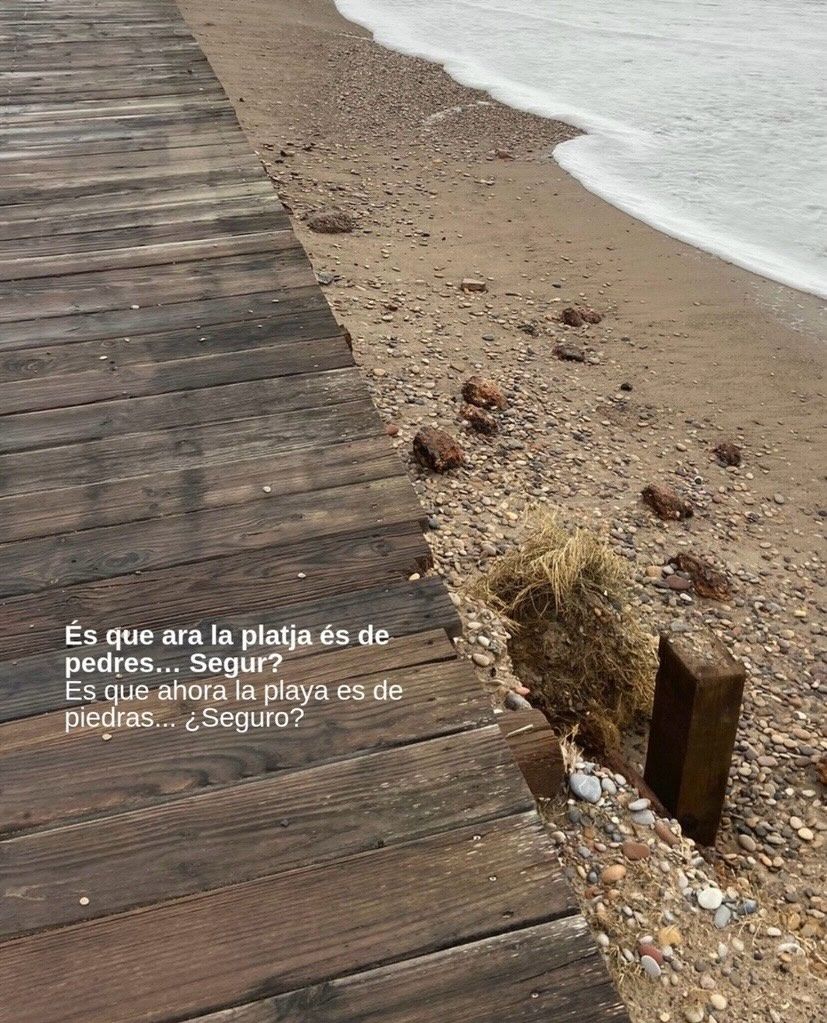 Platja d'Almenara coberta de còdols després de la pèrdua d'arena