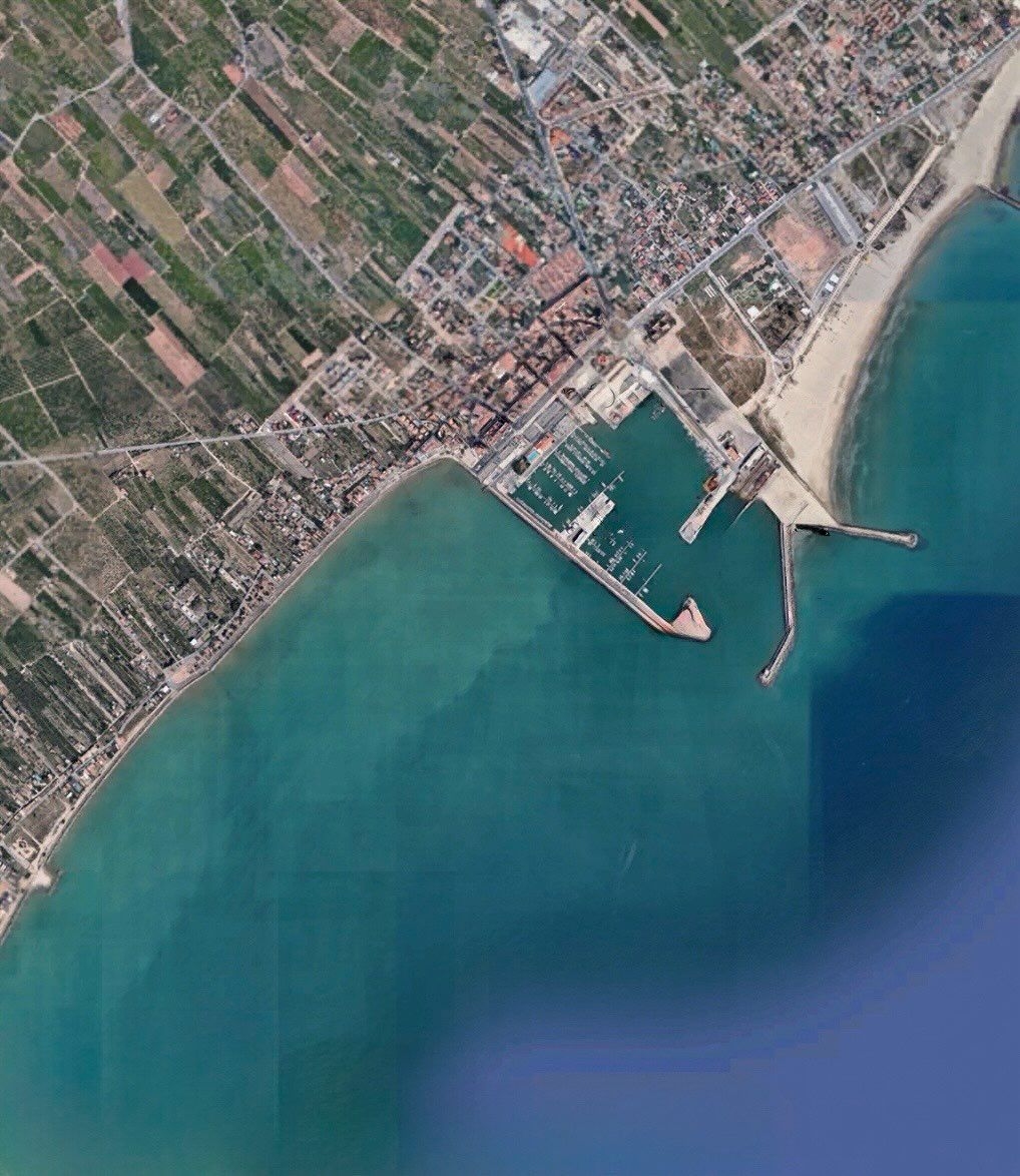 Exemple real d'erosió al costat oposat d'un espigó